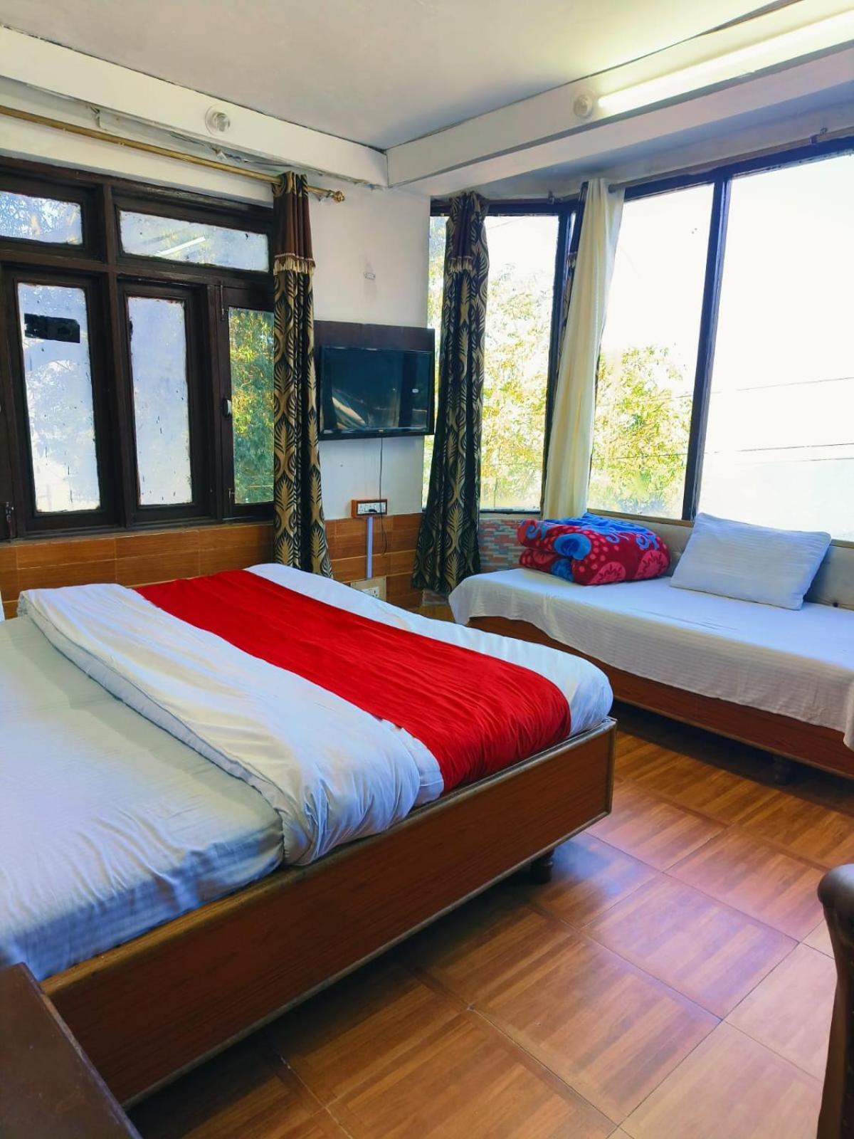 Hotel Holiday Dalhousie - Near Ghandhi Chowk Mall Road Luaran gambar